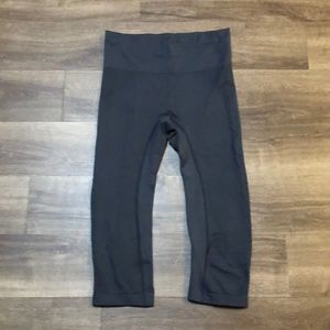 Athleta Gray Wide Waistband Cropped Leggings size Medium